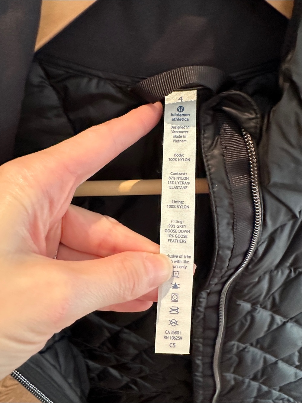 Lululemon Black Quilted Women's Puffer Vest - Lightweight Sleeveless Coat - Picture 3 of 3